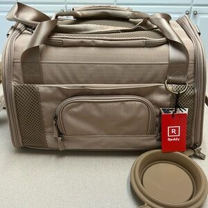 REDDY PET CARRIER - Water resistant, fold out bed - 25lbs